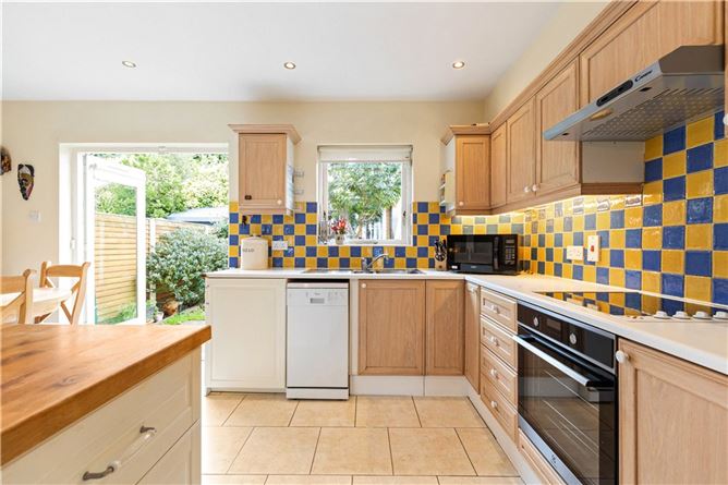 https://photos-a.propertyimages.ie/media/0/7/3/4959370/3204c208-2bdf-4d24-8e3a-9d59c71f4f9b_l.jpg