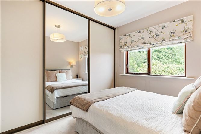 https://photos-a.propertyimages.ie/media/0/7/3/4959370/3204c208-2bdf-4d24-8e3a-9d59c71f4f9b_l.jpg