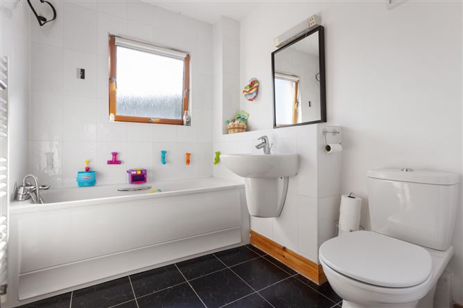 3 Belarmine Grange, Stepaside, Dublin 18