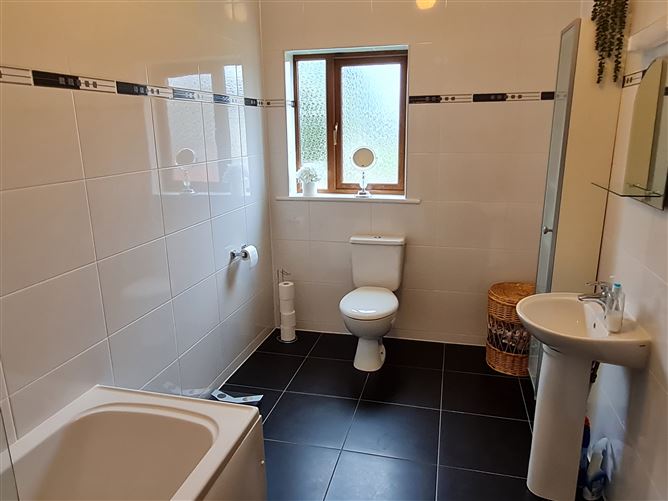 3 Shannon Quays, Rooskey, Leitrim