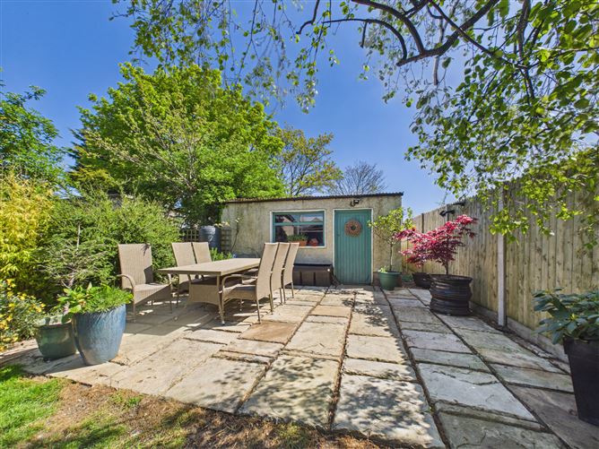 https://photos-a.propertyimages.ie/media/0/7/4/4990470/ef774a4a-9c0c-4efa-8067-e36c8a67ca46_l.jpg