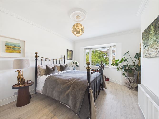 https://photos-a.propertyimages.ie/media/0/7/4/4990470/ef774a4a-9c0c-4efa-8067-e36c8a67ca46_l.jpg
