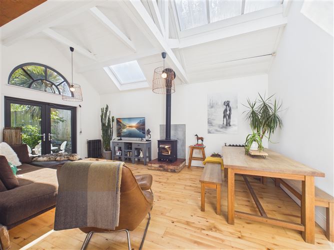 https://photos-a.propertyimages.ie/media/0/7/4/4990470/ef774a4a-9c0c-4efa-8067-e36c8a67ca46_l.jpg
