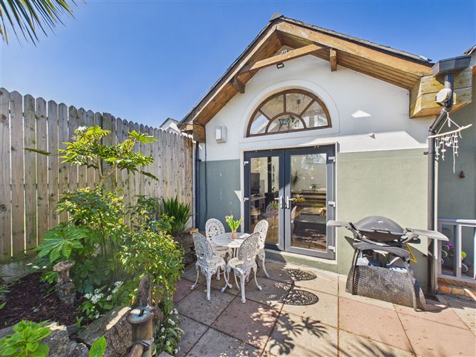 https://photos-a.propertyimages.ie/media/0/7/4/4990470/ef774a4a-9c0c-4efa-8067-e36c8a67ca46_l.jpg