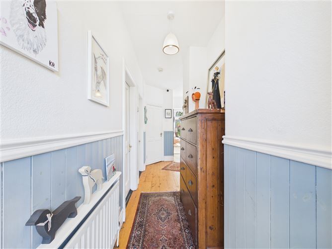 https://photos-a.propertyimages.ie/media/0/7/4/4990470/ef774a4a-9c0c-4efa-8067-e36c8a67ca46_l.jpg