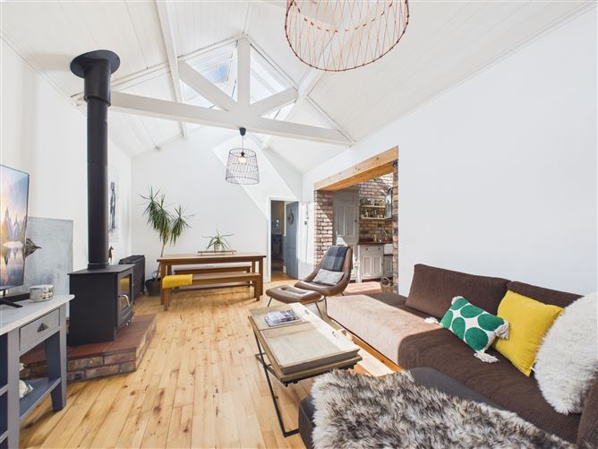 https://photos-a.propertyimages.ie/media/0/7/4/4990470/ef774a4a-9c0c-4efa-8067-e36c8a67ca46_l.jpg