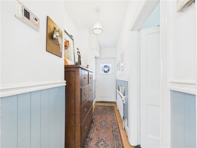 https://photos-a.propertyimages.ie/media/0/7/4/4990470/ef774a4a-9c0c-4efa-8067-e36c8a67ca46_l.jpg