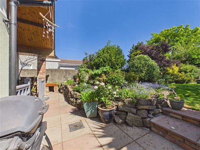 https://photos-a.propertyimages.ie/media/0/7/4/4990470/ef774a4a-9c0c-4efa-8067-e36c8a67ca46_l.jpg