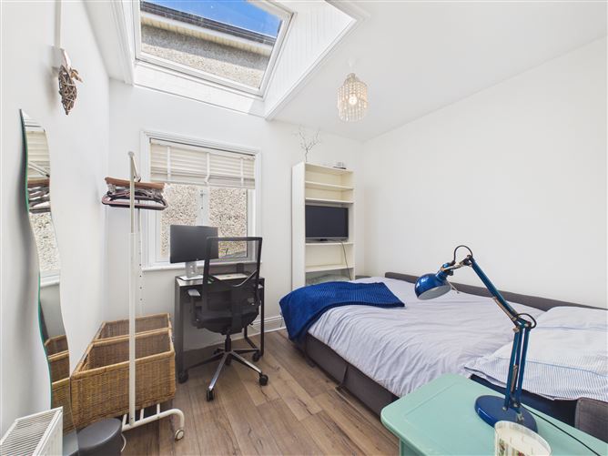 https://photos-a.propertyimages.ie/media/0/7/4/4990470/ef774a4a-9c0c-4efa-8067-e36c8a67ca46_l.jpg