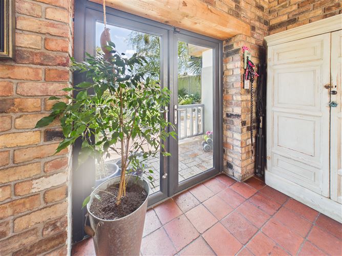 https://photos-a.propertyimages.ie/media/0/7/4/4990470/ef774a4a-9c0c-4efa-8067-e36c8a67ca46_l.jpg