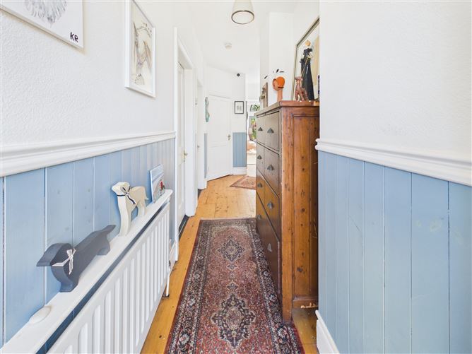 https://photos-a.propertyimages.ie/media/0/7/4/4990470/ef774a4a-9c0c-4efa-8067-e36c8a67ca46_l.jpg