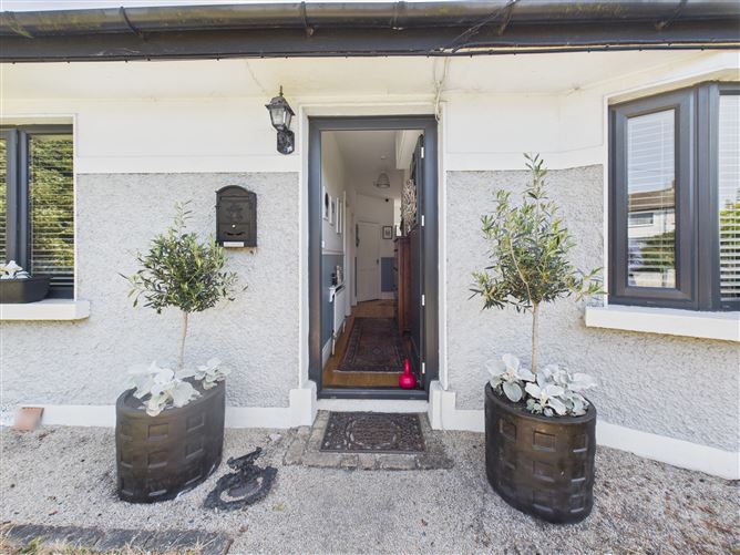 https://photos-a.propertyimages.ie/media/0/7/4/4990470/ef774a4a-9c0c-4efa-8067-e36c8a67ca46_l.jpg
