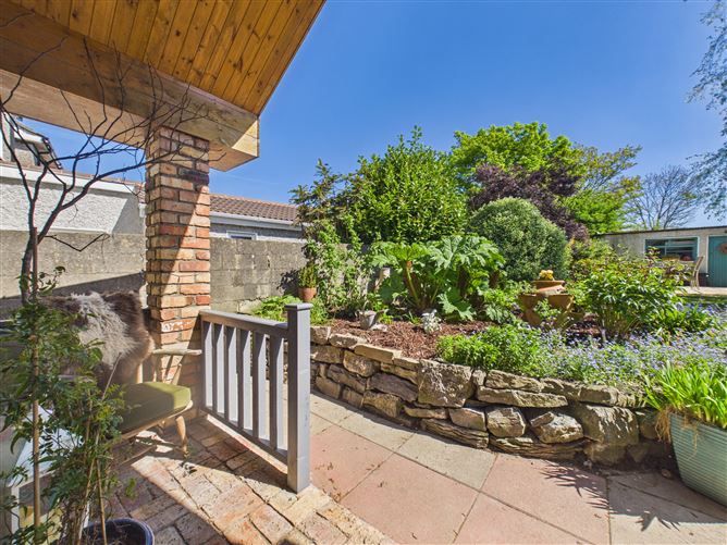 https://photos-a.propertyimages.ie/media/0/7/4/4990470/ef774a4a-9c0c-4efa-8067-e36c8a67ca46_l.jpg