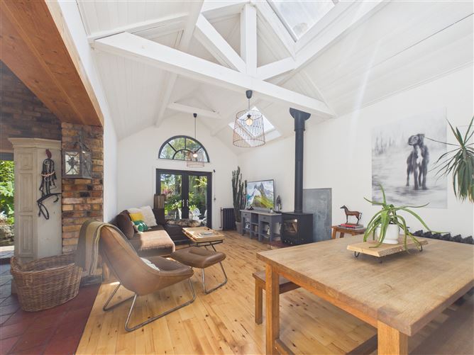 https://photos-a.propertyimages.ie/media/0/7/4/4990470/ef774a4a-9c0c-4efa-8067-e36c8a67ca46_l.jpg