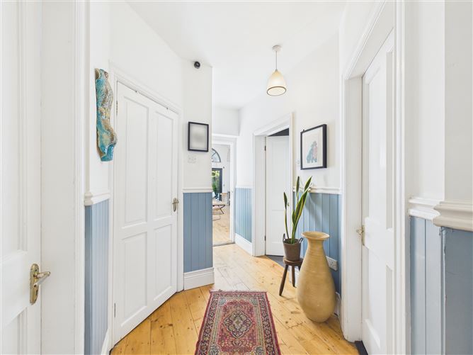 https://photos-a.propertyimages.ie/media/0/7/4/4990470/ef774a4a-9c0c-4efa-8067-e36c8a67ca46_l.jpg