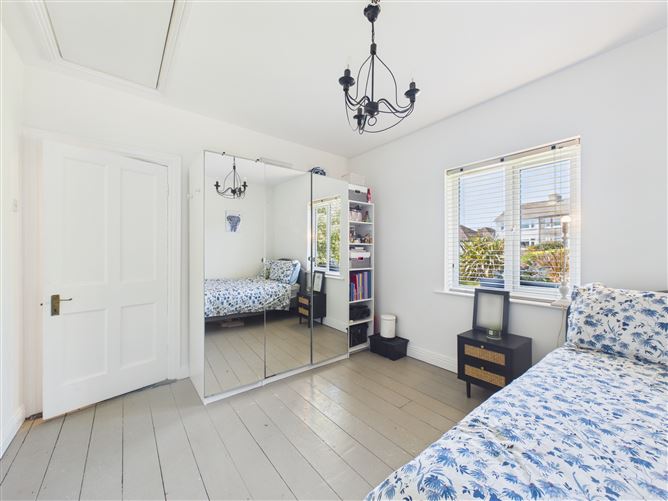 https://photos-a.propertyimages.ie/media/0/7/4/4990470/ef774a4a-9c0c-4efa-8067-e36c8a67ca46_l.jpg