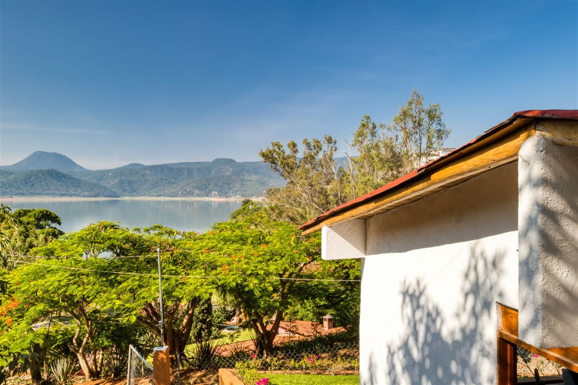 Idyllic Lakeview Retreat, Vacation Rental in México, Mexico, San Gaspar, México