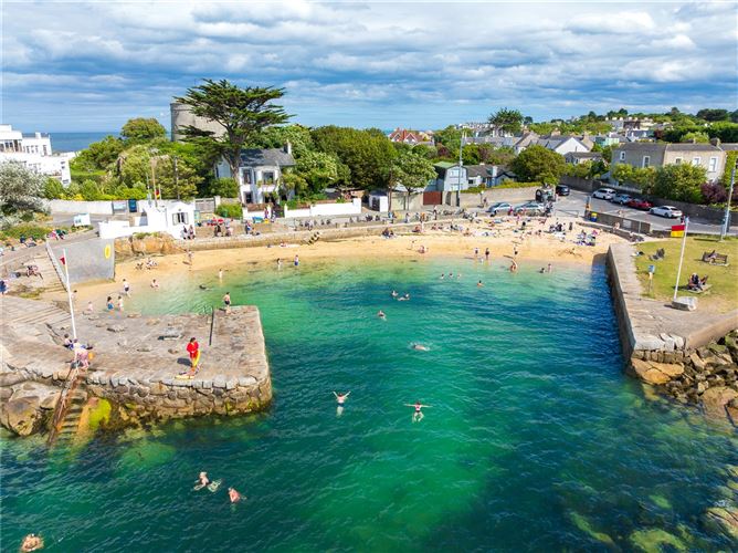 https://photos-a.propertyimages.ie/media/0/7/7/5015770/57ba0903-c118-402b-ab6c-4b8f8a2f93fe_l.jpg