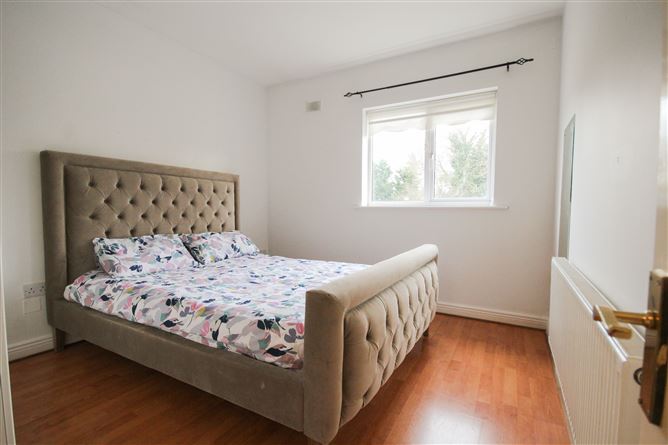 Two Bedroom Apartment, 23 Deerpark Court, Blessington, Wicklow