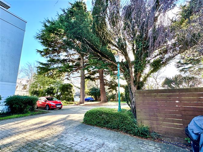 12 Roebuck Park House, Clonskeagh, Dublin 14