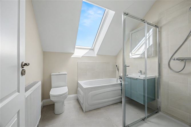 https://photos-a.propertyimages.ie/media/0/7/8/4948870/01f5199b-f7c7-4d85-bfa7-340e8a468a61_l.jpg