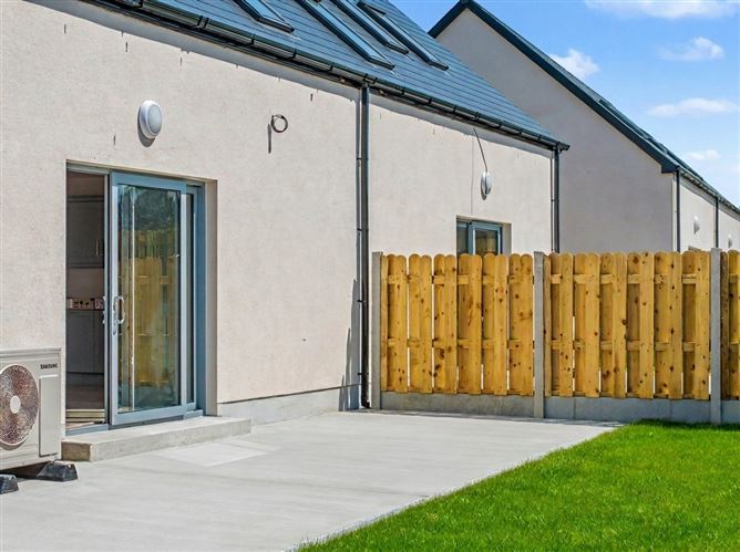https://photos-a.propertyimages.ie/media/0/7/8/4948870/01f5199b-f7c7-4d85-bfa7-340e8a468a61_l.jpg