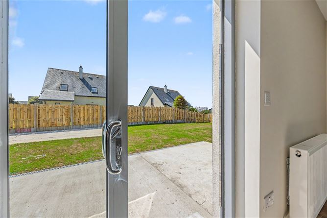 https://photos-a.propertyimages.ie/media/0/7/8/4948870/01f5199b-f7c7-4d85-bfa7-340e8a468a61_l.jpg