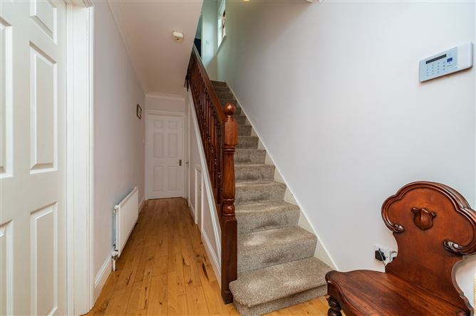 https://photos-a.propertyimages.ie/media/0/7/8/4997870/0584b86f-de4e-4bdf-ac83-6de8c6e93536_l.jpg