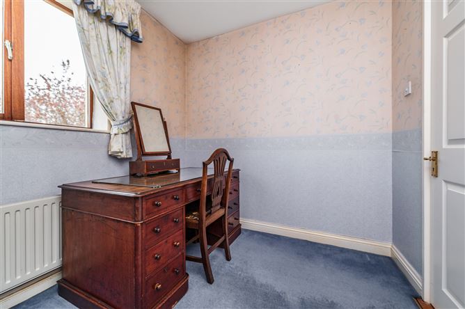 https://photos-a.propertyimages.ie/media/0/7/8/4997870/0584b86f-de4e-4bdf-ac83-6de8c6e93536_l.jpg
