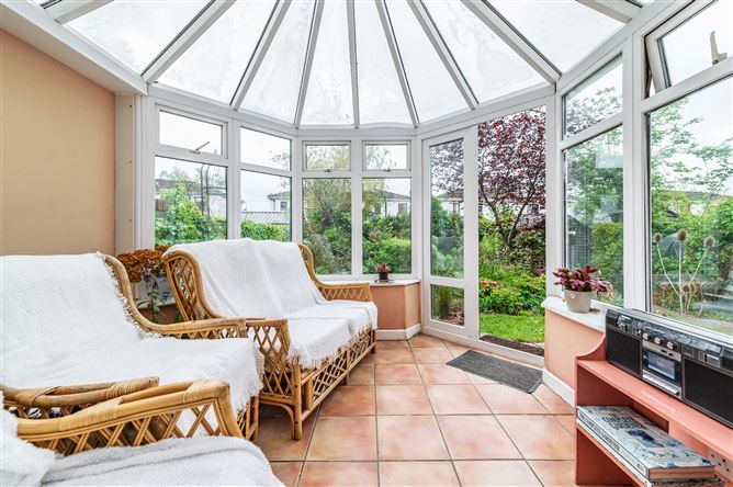 https://photos-a.propertyimages.ie/media/0/7/8/4997870/0584b86f-de4e-4bdf-ac83-6de8c6e93536_l.jpg