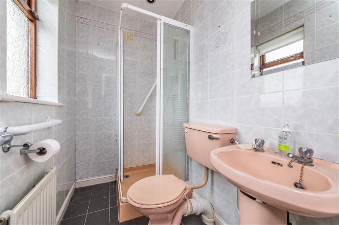 https://photos-a.propertyimages.ie/media/0/7/8/4997870/0584b86f-de4e-4bdf-ac83-6de8c6e93536_l.jpg