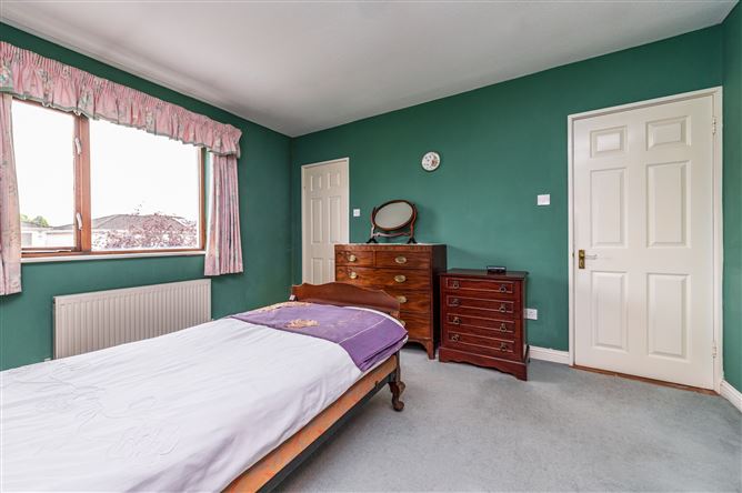 https://photos-a.propertyimages.ie/media/0/7/8/4997870/0584b86f-de4e-4bdf-ac83-6de8c6e93536_l.jpg