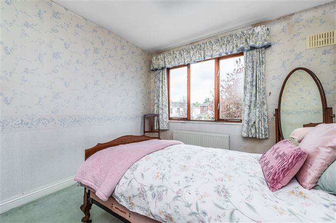 https://photos-a.propertyimages.ie/media/0/7/8/4997870/0584b86f-de4e-4bdf-ac83-6de8c6e93536_l.jpg