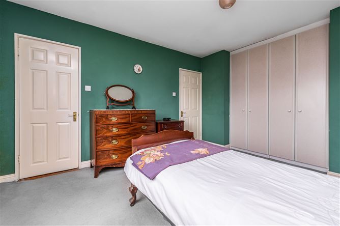 https://photos-a.propertyimages.ie/media/0/7/8/4997870/0584b86f-de4e-4bdf-ac83-6de8c6e93536_l.jpg