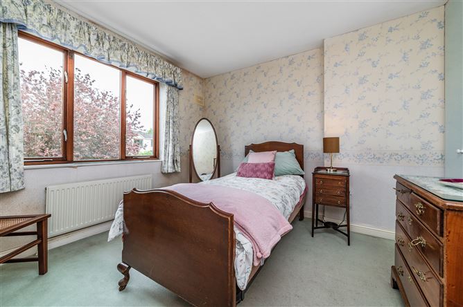 https://photos-a.propertyimages.ie/media/0/7/8/4997870/0584b86f-de4e-4bdf-ac83-6de8c6e93536_l.jpg