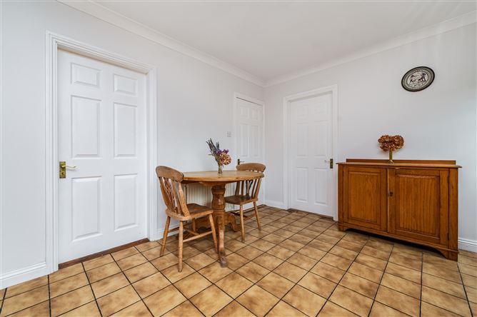 https://photos-a.propertyimages.ie/media/0/7/8/4997870/0584b86f-de4e-4bdf-ac83-6de8c6e93536_l.jpg