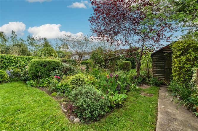 https://photos-a.propertyimages.ie/media/0/7/8/4997870/0584b86f-de4e-4bdf-ac83-6de8c6e93536_l.jpg