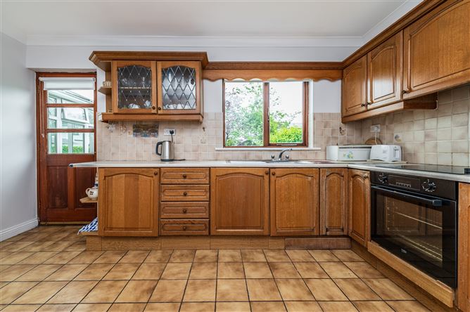 https://photos-a.propertyimages.ie/media/0/7/8/4997870/0584b86f-de4e-4bdf-ac83-6de8c6e93536_l.jpg