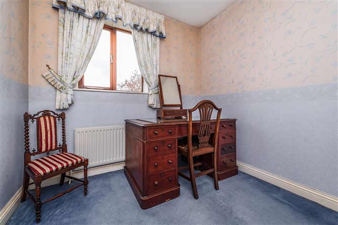 https://photos-a.propertyimages.ie/media/0/7/8/4997870/0584b86f-de4e-4bdf-ac83-6de8c6e93536_l.jpg