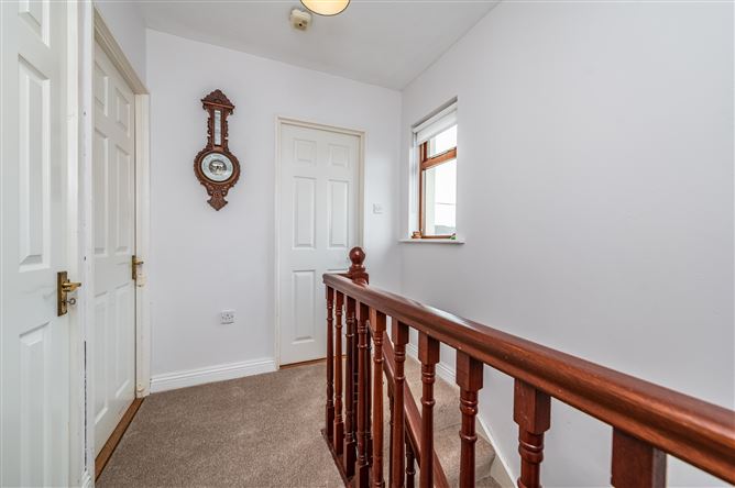 https://photos-a.propertyimages.ie/media/0/7/8/4997870/0584b86f-de4e-4bdf-ac83-6de8c6e93536_l.jpg