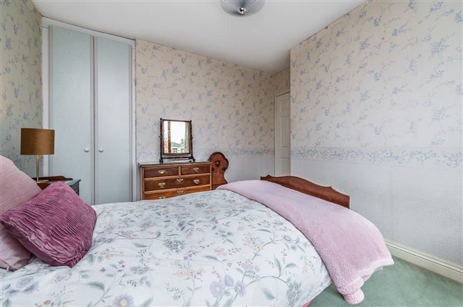 https://photos-a.propertyimages.ie/media/0/7/8/4997870/0584b86f-de4e-4bdf-ac83-6de8c6e93536_l.jpg
