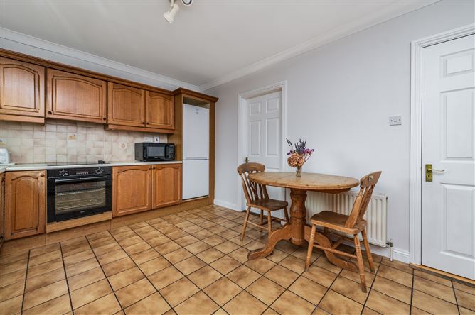 https://photos-a.propertyimages.ie/media/0/7/8/4997870/0584b86f-de4e-4bdf-ac83-6de8c6e93536_l.jpg