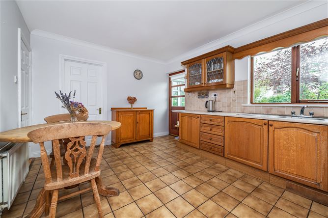 https://photos-a.propertyimages.ie/media/0/7/8/4997870/0584b86f-de4e-4bdf-ac83-6de8c6e93536_l.jpg