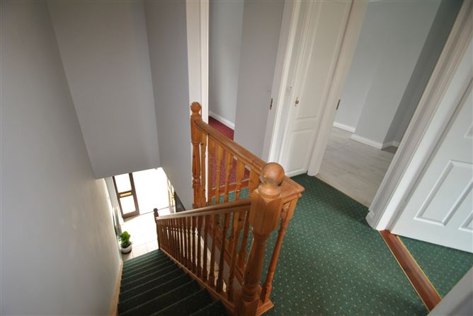 7 Castle Court, Shinrone, Birr, Co. Offaly