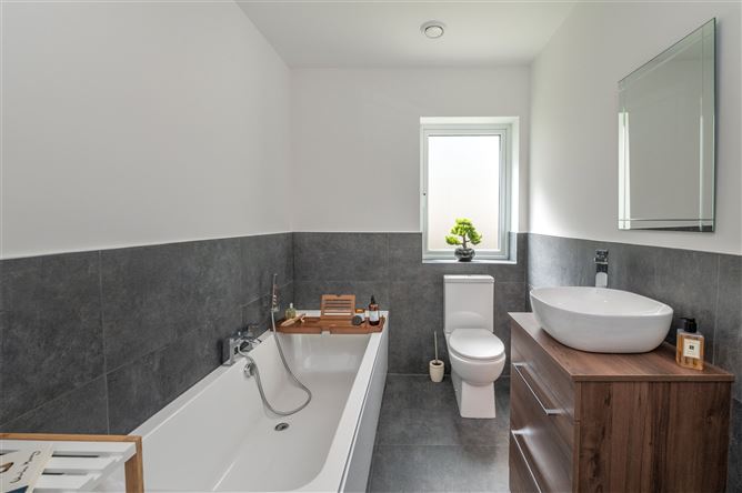 77 Clonlara, Kerry Pike, Co. Cork