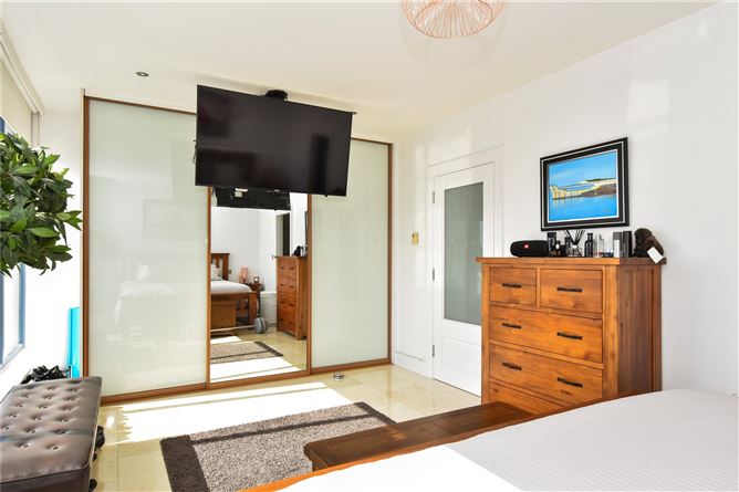 8A Croit na Mara, Quincentennial Drive, 123-125 Upper Salthill, Galway