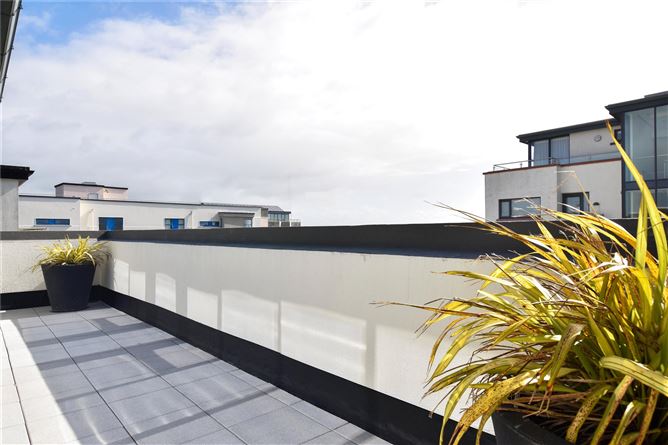 8A Croit na Mara, Quincentennial Drive, 123-125 Upper Salthill, Galway