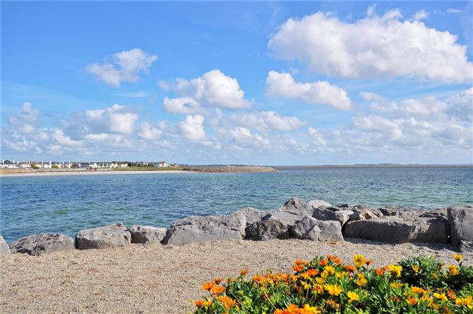 8A Croit na Mara, Quincentennial Drive, 123-125 Upper Salthill, Galway