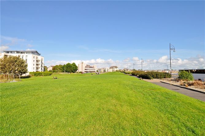8A Croit na Mara, Quincentennial Drive, 123-125 Upper Salthill, Galway