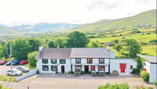 'Mullallys' Bar & Restaurant, Brandon, Tralee, Kerry